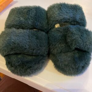 Serra Plush Fuzzy Slide Slippers in Forest Green
